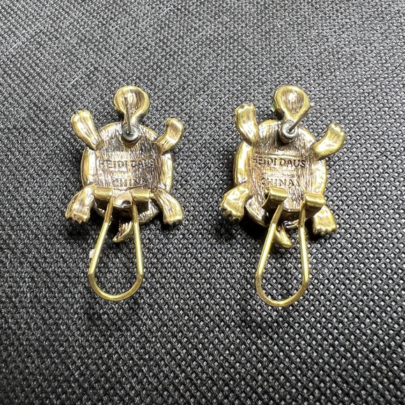 Heidi Daus Turtle Necklace & Earrings Set “Simply Irresistible” Green Crystals - Picture 12 of 14